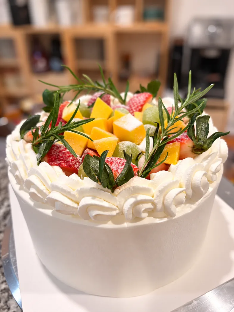 Fresh fruit cream chiffon cake by Anita Lin