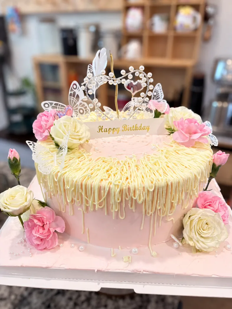 Decorative floral cake made by Anita Lin