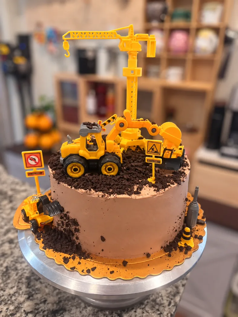 Construction themed cake by Anita Lin